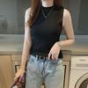 Damen Schickes Strick-Camisole: Ärmelloses Oberteil im französischen Stil mit halbem Rollkragen für Frühling und Sommer