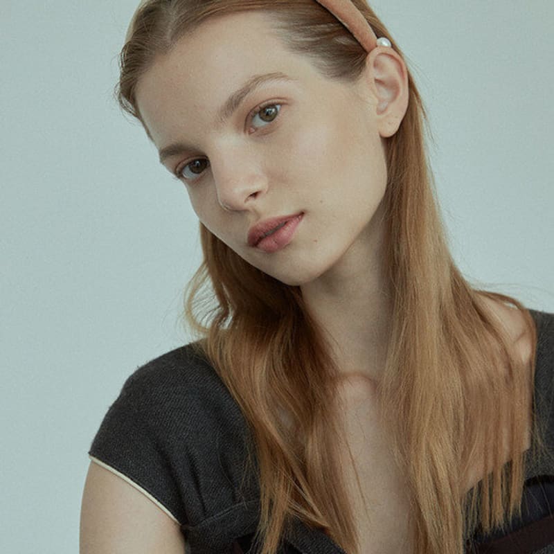 Elizabeth Moments Camel Velvet Headband