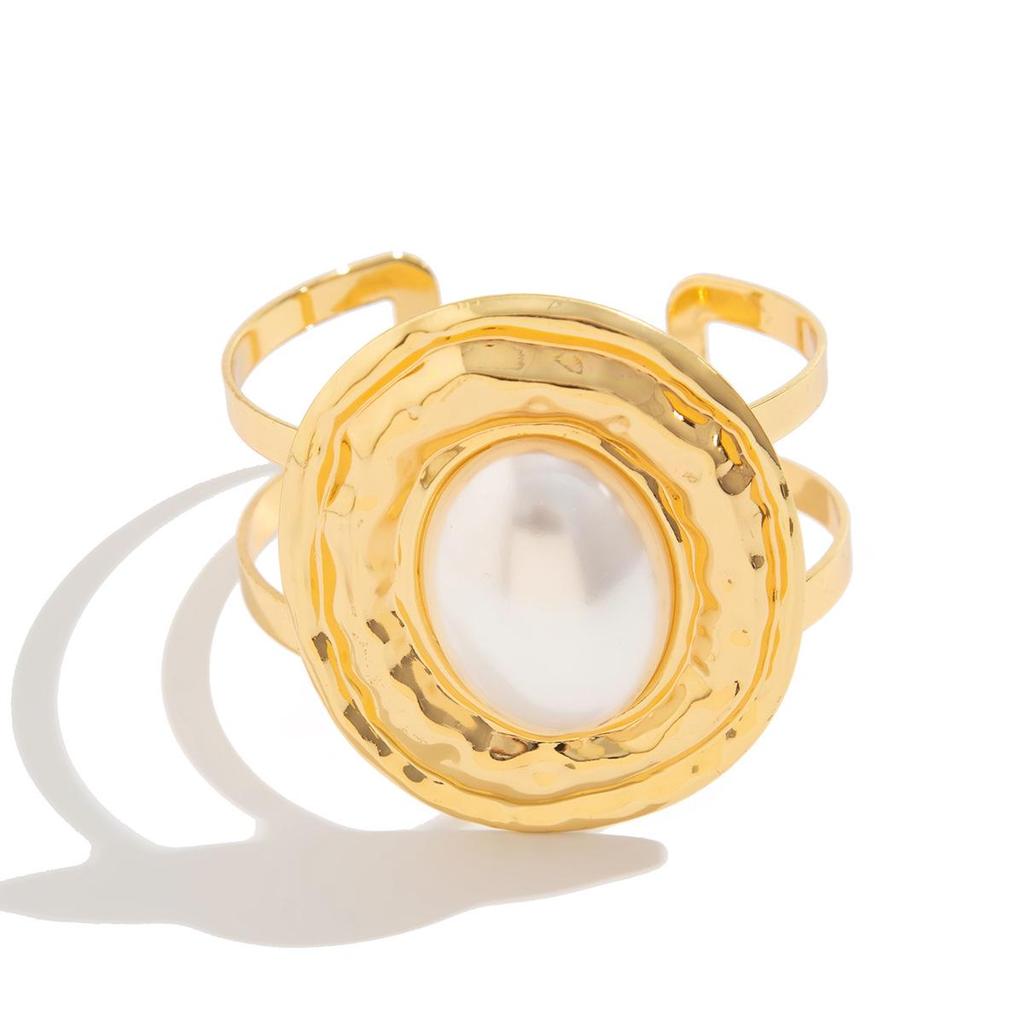 Luxurious European & American Metallic Oval Bangle Set with Inlaid Pearls