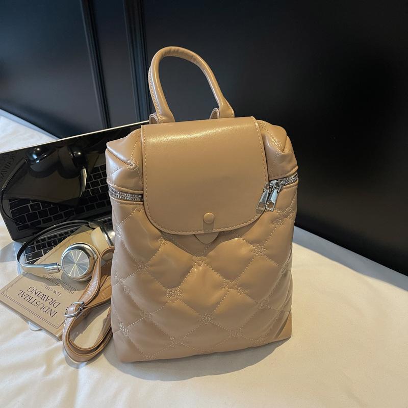 Fashionable Diamond-shaped Backpack, Embossed, Simple and Stylish Backpack, Large-capacity Hand-held Commuter Bag