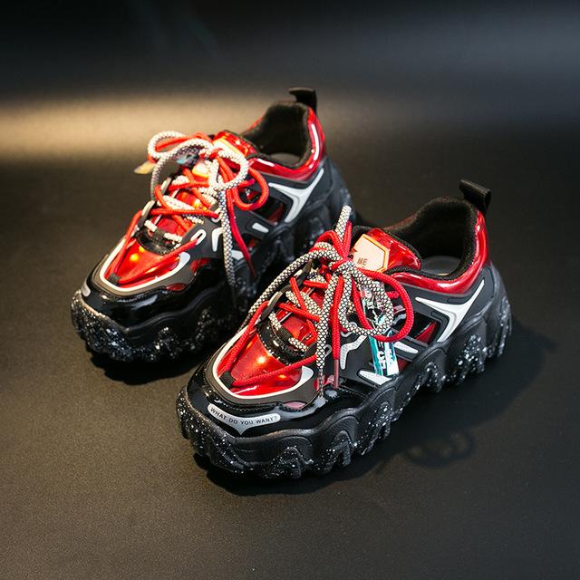 

Массивные кроссовки, женские новые лакированные кожаные кроссовки на платформе со снежинками, женские модные повседневные туфли на шнуровке с блестками 39