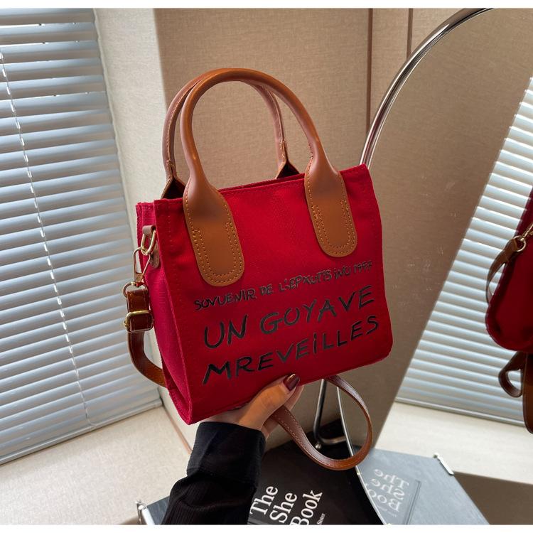 

Модная и популярная холщовая сумка женская 2025 новая высокоценная на плечо сумка-мессенджер простая литературная портативная маленькая квадратная сумка 20*8*18 красный