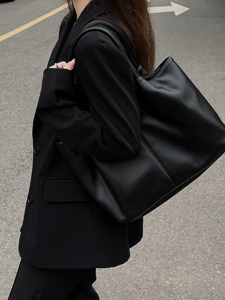 Trendy Large Capacity Tote Bag In Stylish Casual Design For Everyday Commuting Use