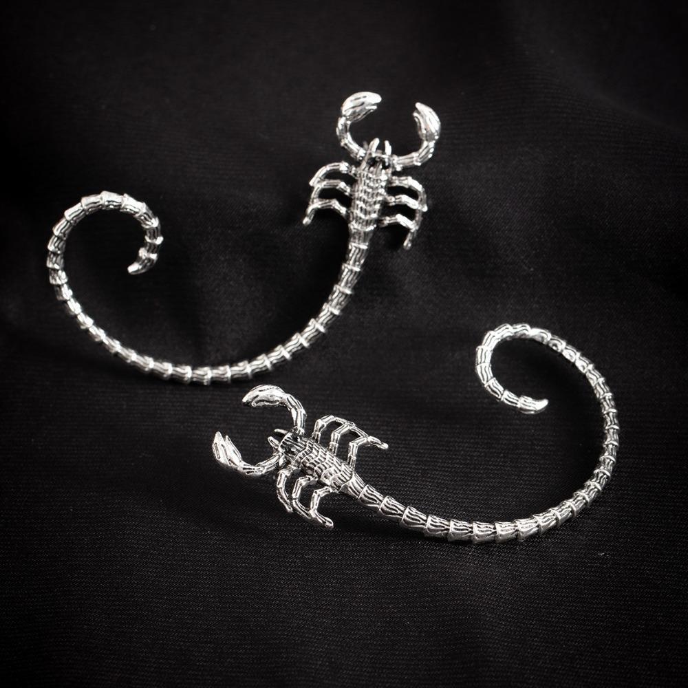 Hip Hop Personality Ancient Silver Metal Stereo Scorpion Bending Ear Contour Stud Earrings for Women Halloween Ear Hook Jewelry