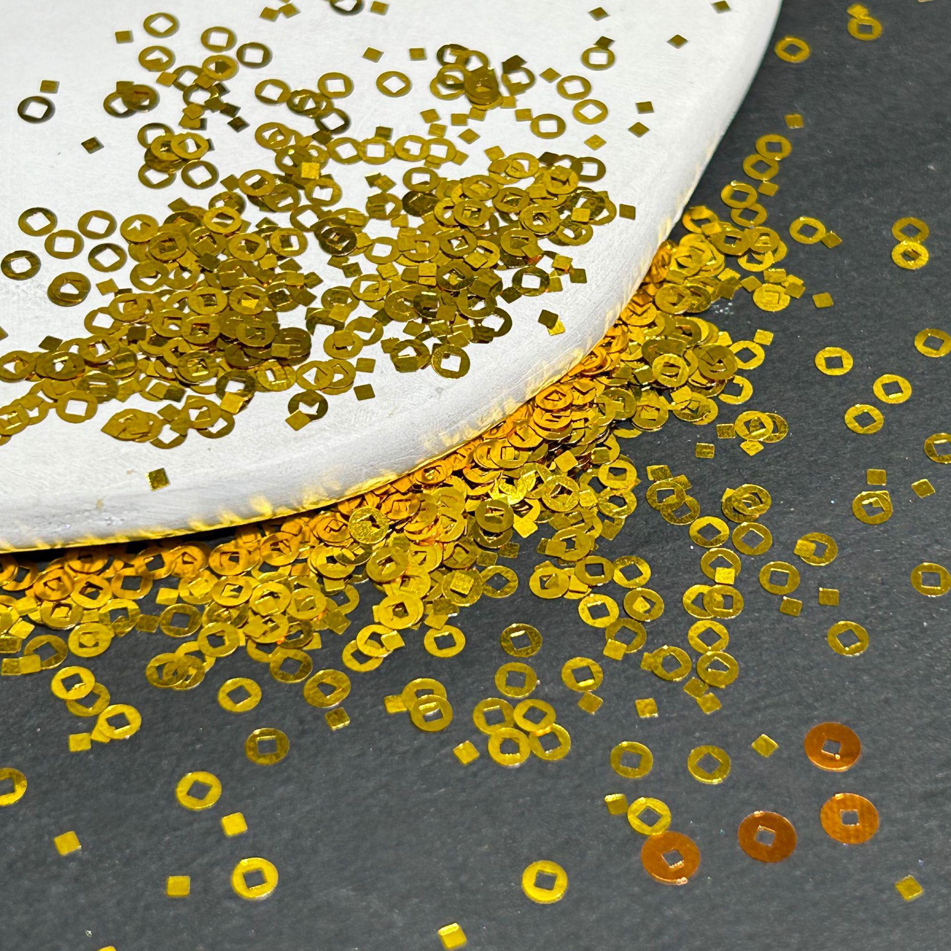 

Креативный материал для игрушки «Песочные часы» - Блестки Бога Богатства, Медные монеты, Слитки, Доллары США для DIY нейл-арта 50g