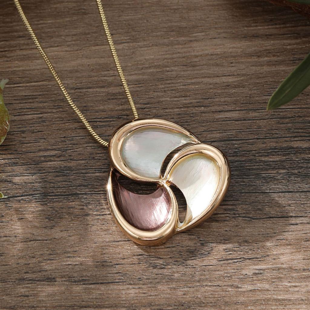 New geometric hollow painting oil clover small pendant, simple and exquisite women's versatile clover neck chain