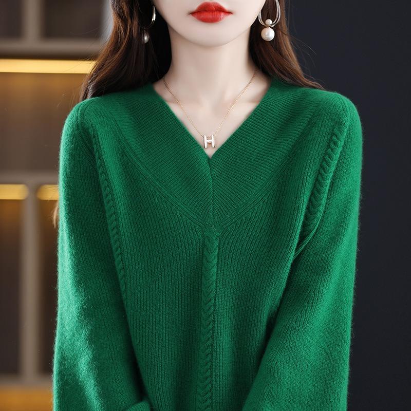 Premium V-neck solid color sweater women's autumn and winter new loose inner pullover knitted bottoming shirt short top