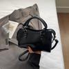Bolsa pequena feminina nova verão portátil de ombro mensageiro leve luxo nicho high-end bolsa travesseiro