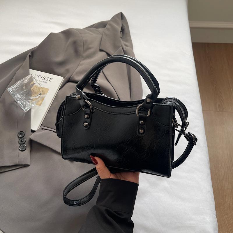 Bolsa pequena feminina nova verão portátil de ombro mensageiro leve luxo nicho high-end bolsa travesseiro