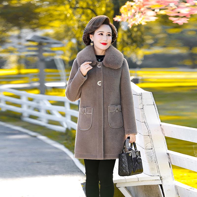 

Мамино пальто средней длины из искусственного меха норки для женщин 2023: Элегантный, Утолщенный, Цельный. Идеально для женщин среднего и пожилого возраста. 4XL (135-150 jin) хаки