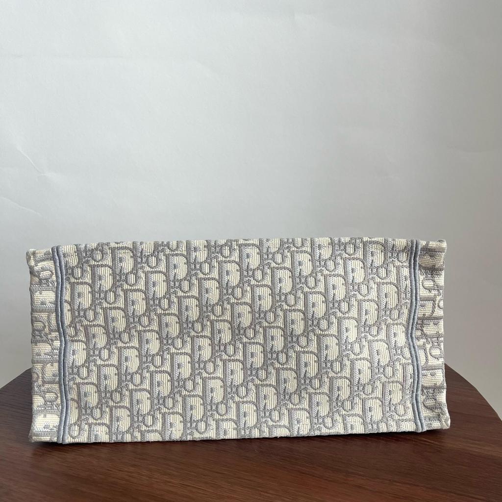 [Pre-Owned] Book Tote Medium White Canvas Monogram Shoulder Bag - Very Good #1VXK2B