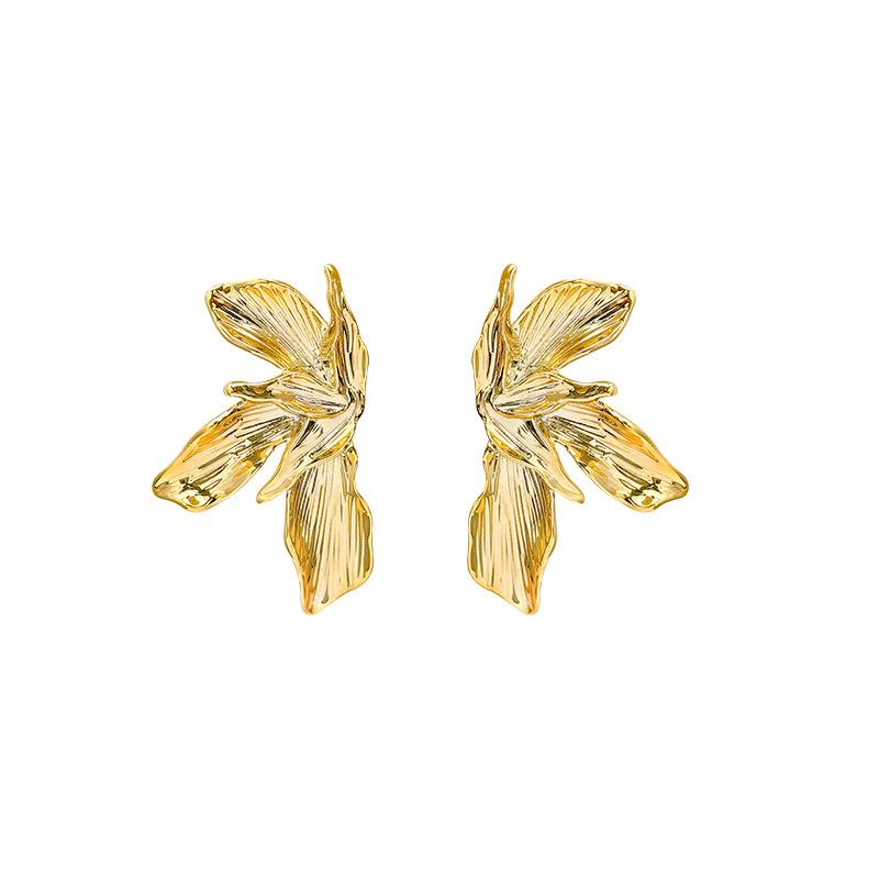 Three-dimensional Leaf Earrings Women's Exaggerated Cold Wind Stud Earrings Retro Temperament Earrings