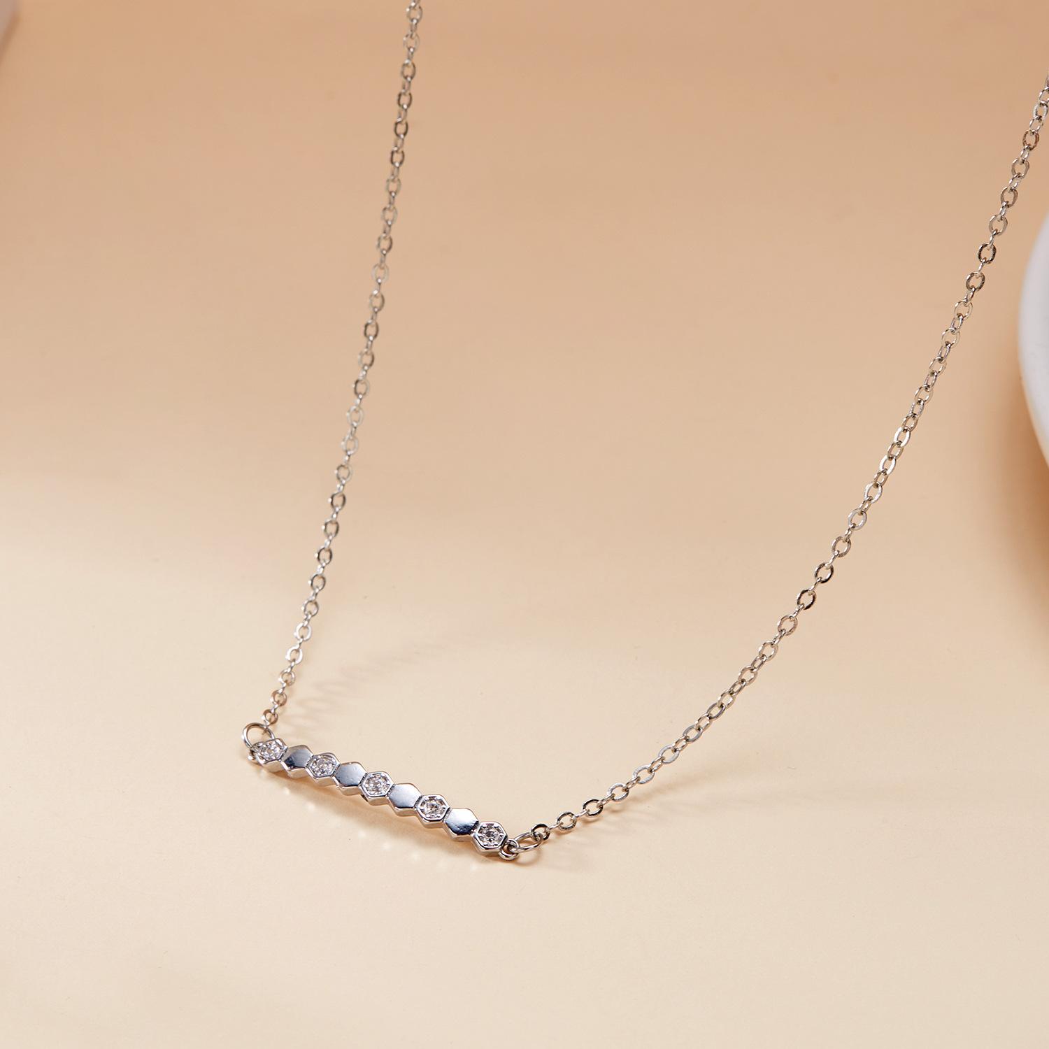 

Niche design sense item honeycomb inlaid zircon chain collarbone chain Internet celebrity light luxury simple versatile collar