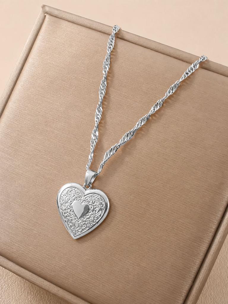 European and American Valentine's Day jewelry high-end love necklace creative gift peach heart photo frame pendant collarbone chain women