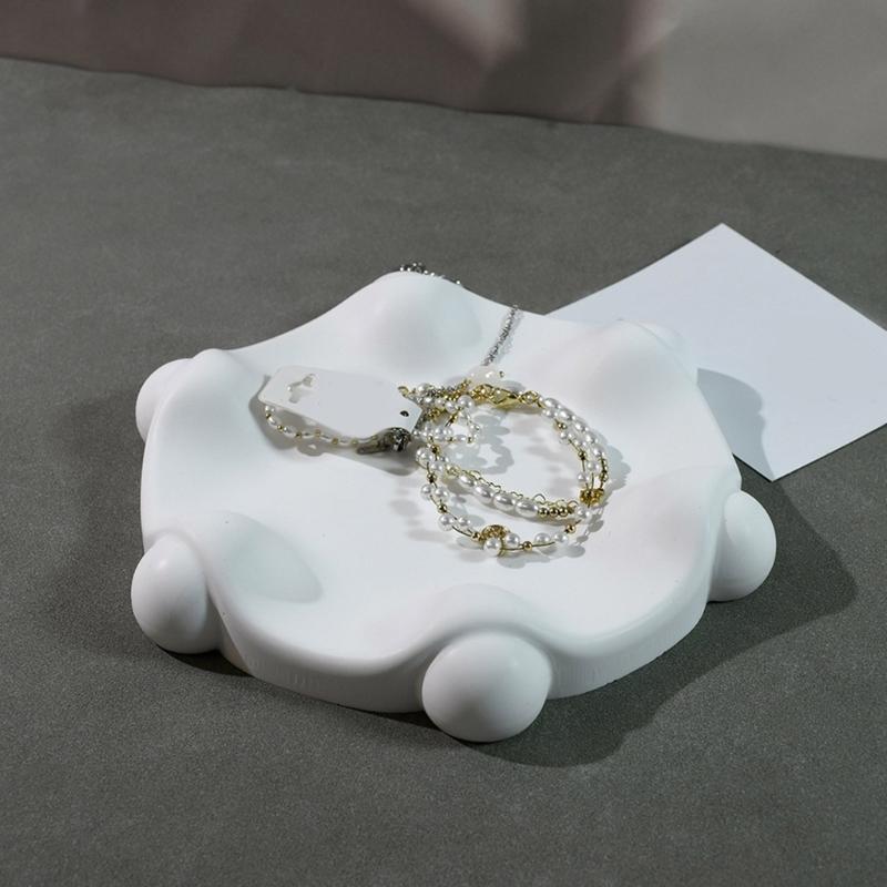Round Shaped Jewelry Holder Plate Mold Sturdy Silicone Epoxy Resin Tray Mold with Curved Brim for Unique Craft Projects