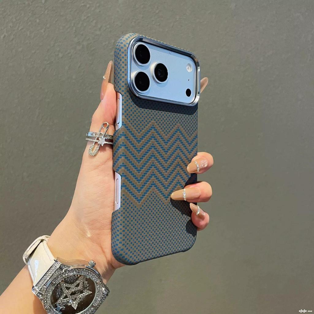 Kevlar Magnetic Drop-Proof Phone Case for iPhone 17 PRO MAX with Floating Light Ripples Design.