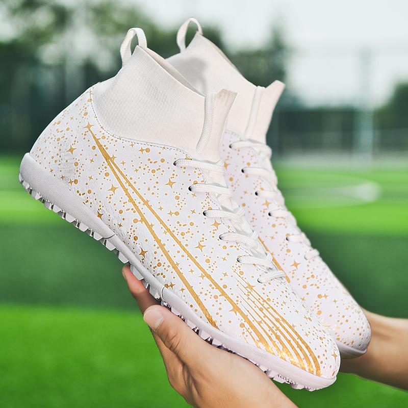 

New High-Top Football Shoes Unisex Sports Shoes Anti-Slip Traction Male Female Large Size Comfortable Breathable Running Shoes 35