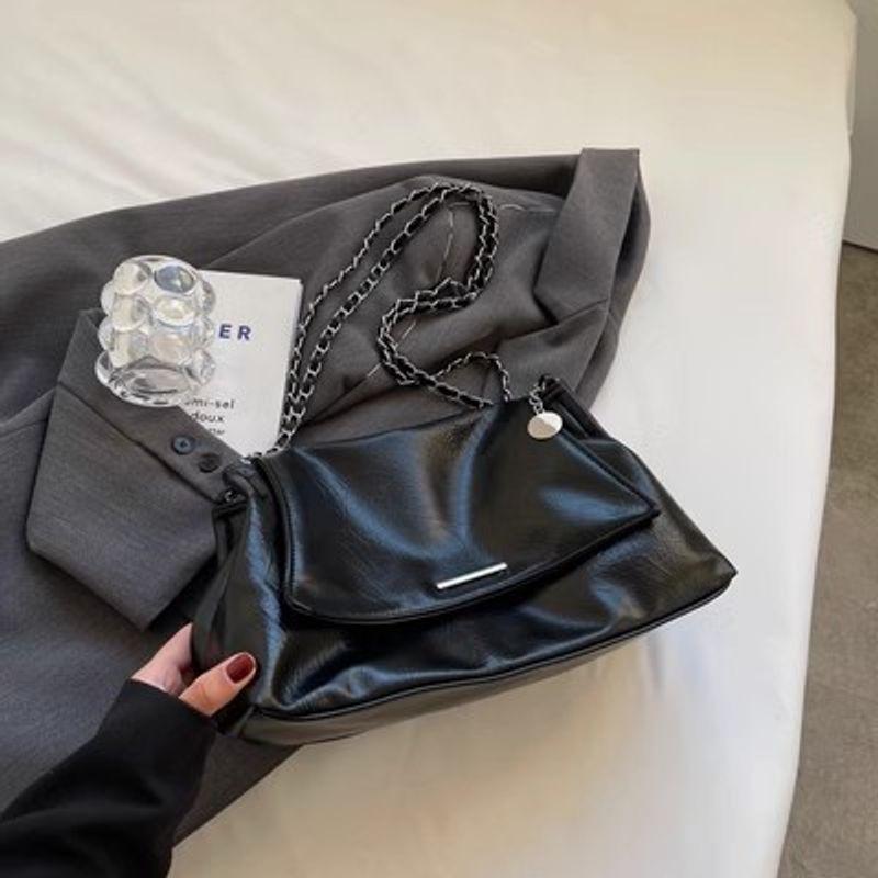 

Tote Bag Rigid Three-Dimensional 2025 New Commuter Niche Design Advanced Sense Lightweight Versatile College Students Go out to Play Black