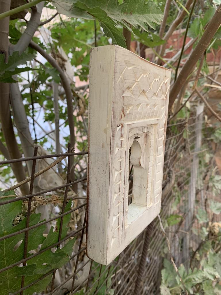 Ręcznie Rzeźbiona Drewniana Rama Jharokha Dekoracja Ścienna - Rustykalny Biały Panel Okienny Indyjski