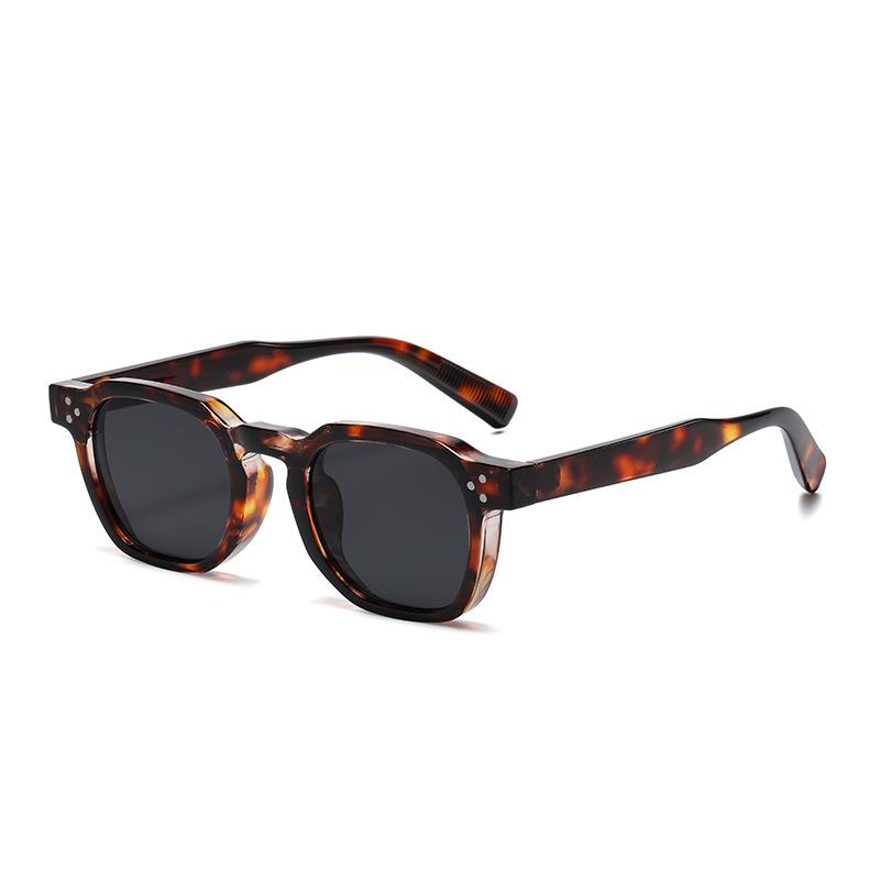 Fashion Men Sunglasses Square Frame Personalized Design Sun Glasses Women Trending Retro Rivets Sunglass UV400