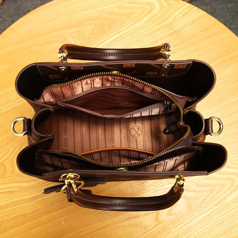 Tote bag, new retro light luxury handbag with high texture and large capacity, one shoulder messenger bag will be sent on behalf of you.