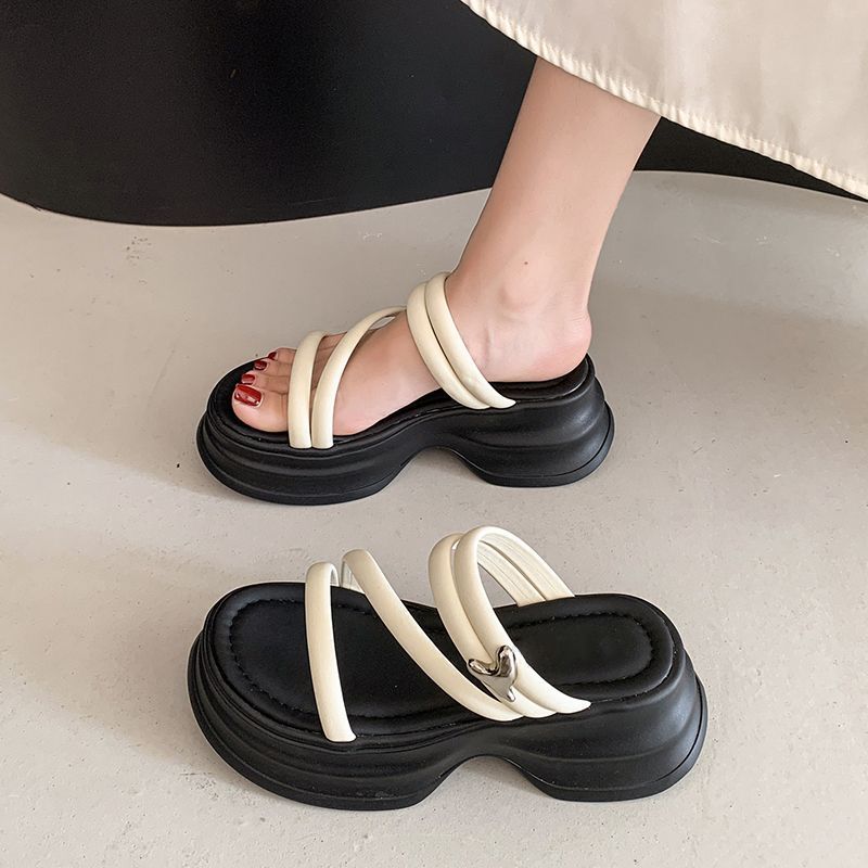 Premium thick-soled cool slippers female summer wear fashion fairy style with skirt muffin bottom beach shoes 2025 new