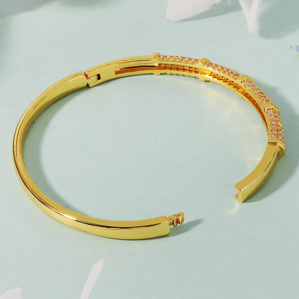 Luxury Micro Paved Zircon Bracelet For Women Simple Gold Full Diamond Clasp Bangle Versatile Non Fading Fashion Jewelry
