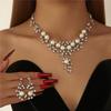 Élégant Ensemble Collier et Boucles d'Oreilles Incrustés de Perles et de Diamants