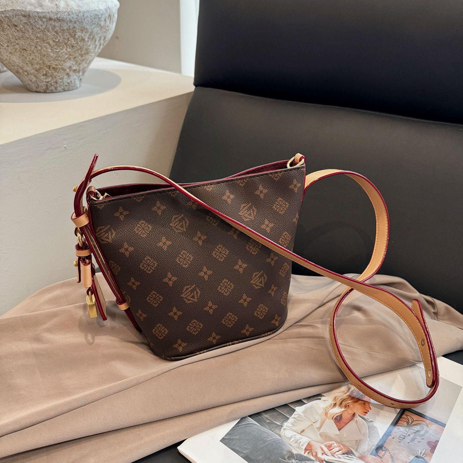 Элегантная сумка через плечо большой вместимости - Модный дизайн «сумка-подушка-багет»