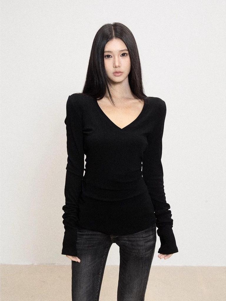 Gentle & Sweet Early Spring V-neck Slim Fit Women's T-shirt