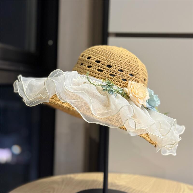 2026Summer straw hat with mesh weave diy The flowers are stylish and three-dimensional, giving a sophisticated look and making the face appear