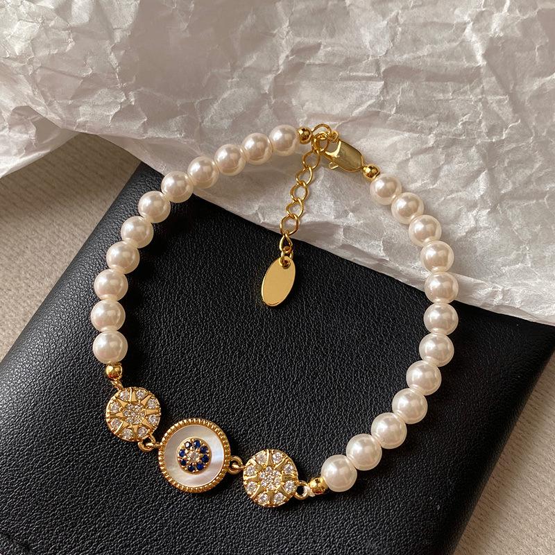 Retro Zircon Cat Pearl Bracelet: Elegant, Fashionable, and Versatile Jewelry for Women.