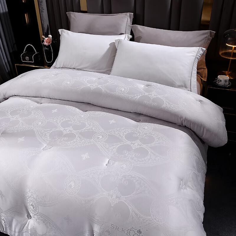 Palace Charm Jacquard Winter Quilt