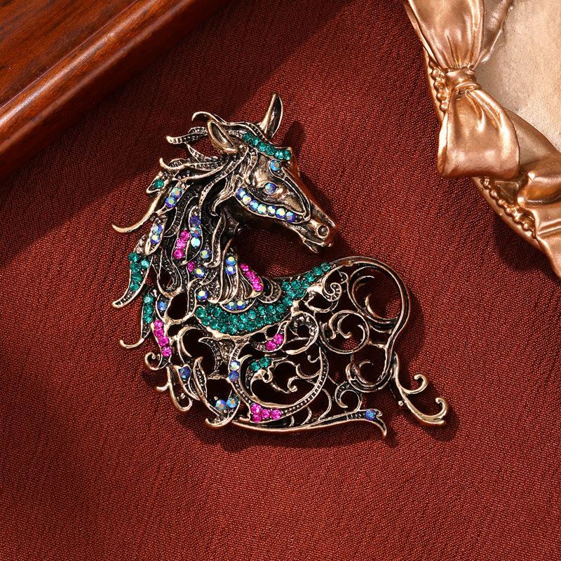 Luxury Rhinestone Horse Brooches Unisex Retro Animal Badge Pins Event Party Fashion Gifts Decoration Clothes Accessories