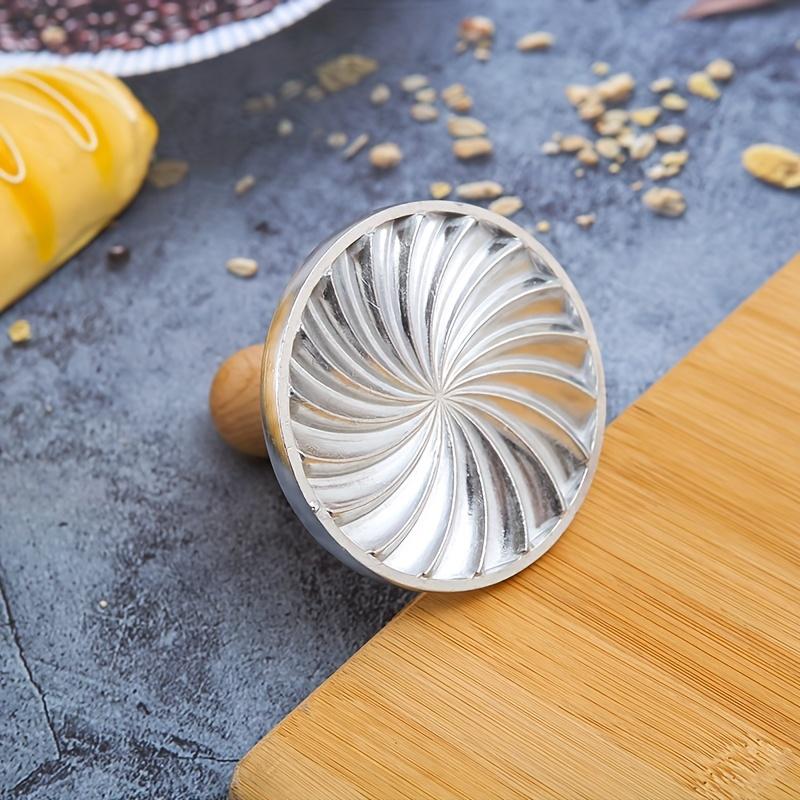 

[Zinc Alloy Cookie Stamp] 1pc Zinc Alloy Cookie Stamp Mold with Floral Swirl Pattern | Ergonomic Handle Precision Baking Tool for Cookies, Cupcakes 1pc