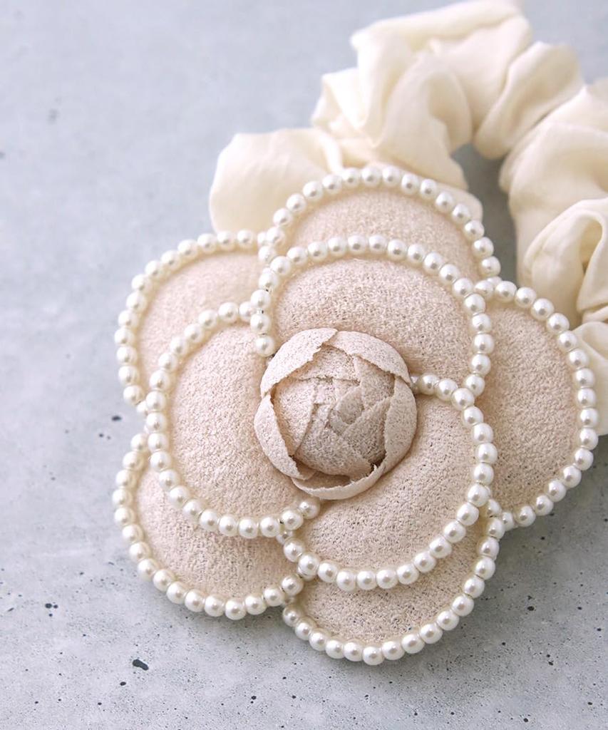 VINGTAINE Camellia and Pearl Elegant and Cute for Perfect for and Kindergarten Entrance Ceremonies Scrunchie, Adults, Weddings, Graduations,