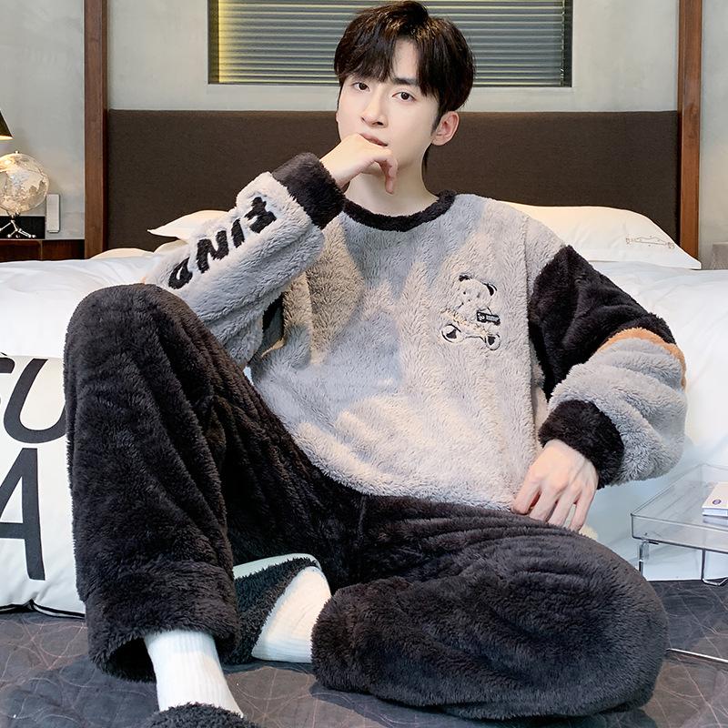 Koselige flanellpysjamassett for menn - Sovesett med langermet genser med rund hals og løse bukser