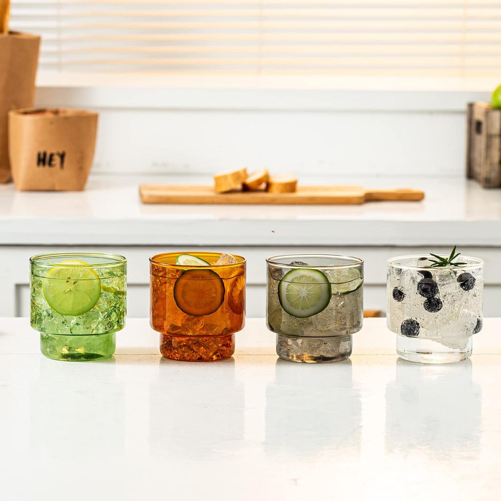 Vintage-Set mit 4 stapelbaren farbigen Glasbechern – Premium-Becher für heiße und kalte Getränke, perfekt für Wasser, Limonade, Milch und Saft