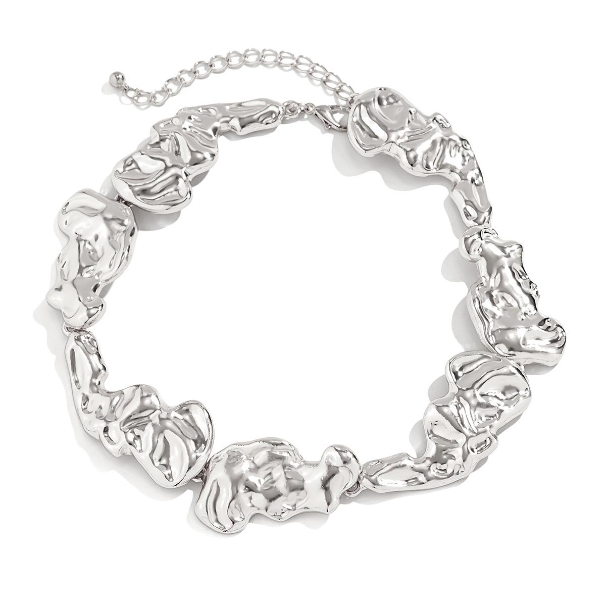 

Модный жидкий плиссированный нерегулярный воротник-чокер Niche Metal Lava ожерелье для женщин 1pc серебряный