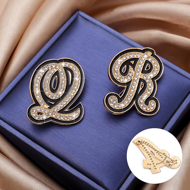 Fashion Women Rhinestone Brooch A-Z English Letter Metal Corsage Pins Crystal Alphabet Jewelry Shirt Clothes Accessories Gift