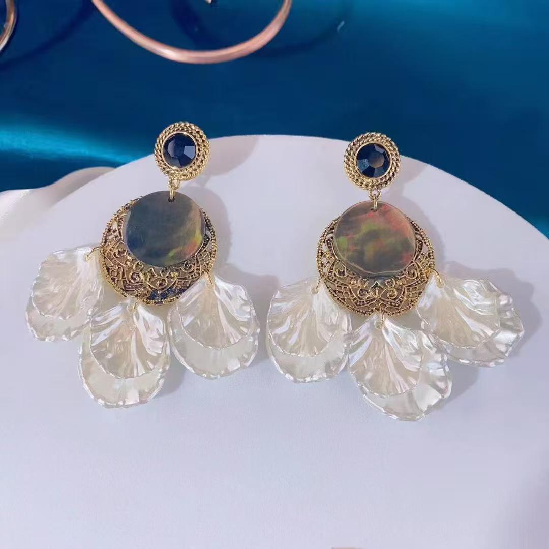 

Gulf Breeze~ Exaggerated Seashell Tassel Dangle Earrings: Retro, High-End, Unique Personality морська мушля/сірий колір