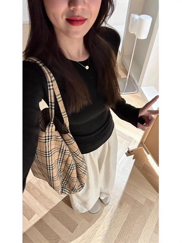 Black Slimming Long-Sleeve Women's T-Shirt, 2025 New Style for Autumn/Winter, Wear as Inner or Outer Layer.