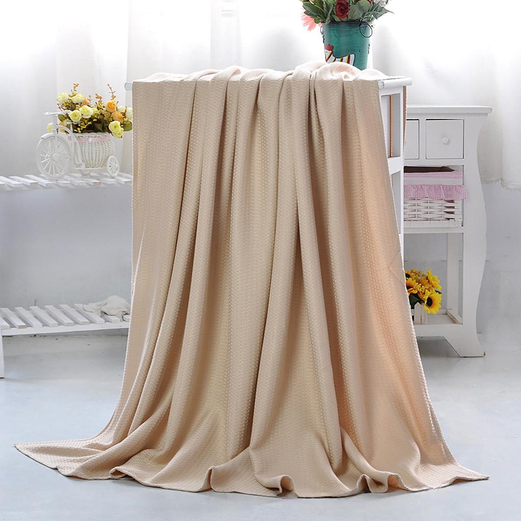 Leichte, atmungsaktive Sommerbettdecke, ganzjährig verwendbare leichte Decke, um den Körper nachts bei heißen Schläfern kühl zu halten