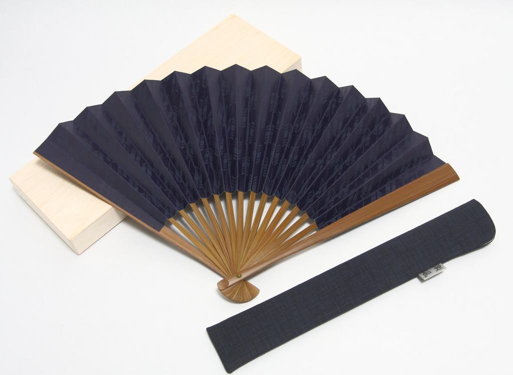 Large Arrow Kyoto Fan with Comes in a Wooden Made in Japan [Hasegawa] Fan, Size, Kasuri, Craftsman, Handmade, Bag, Box,
