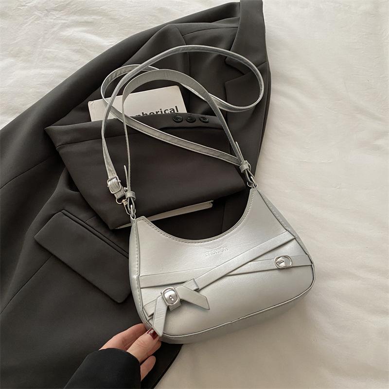 

Универсальная маленькая сумка подмышку в зарубежном стиле женская 2025 новая модная универсальная сумка через плечо нишевого дизайна сумка-полумесяц для通勤 серебряный