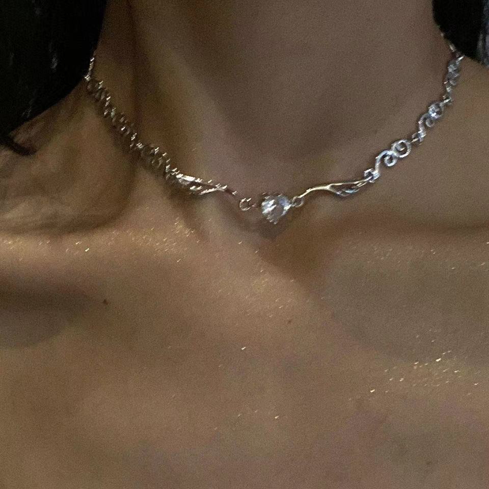 Exquisite Angel Wings Pendant Choker Female Micro-inlaid Zircon Heart-shaped Necklace Trendy Jewelry on The Neck Collares Mujer