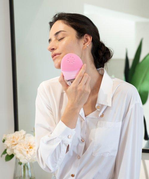 FOREO Dispositivo de Limpeza com Microcorrente Luna 4 Plus para Pele Normal (ROSA)