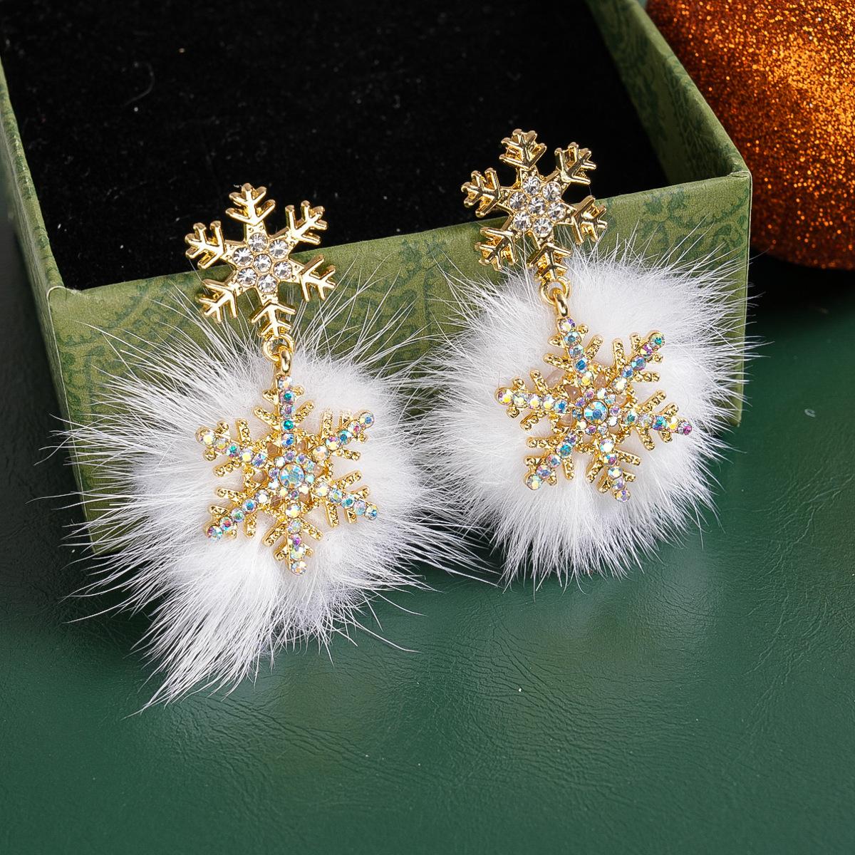 Diamond-encrusted hairball snowflake silver needle earrings Christmas fashion temperament earrings light luxury earrings