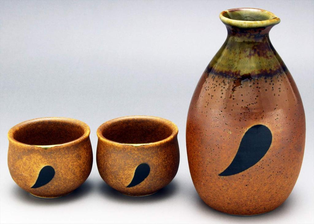 Seto ware Tanuki sake set E-00173