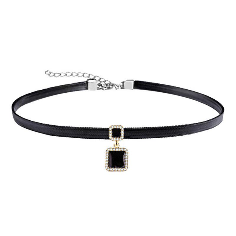 A Short Necklace for Women, A Collarbone Chain, A Simple and Elegant Forest-style Neck Chain